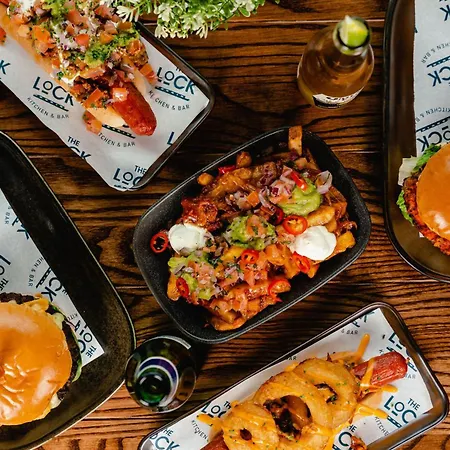 Doubletree By Hilton מלון לידס