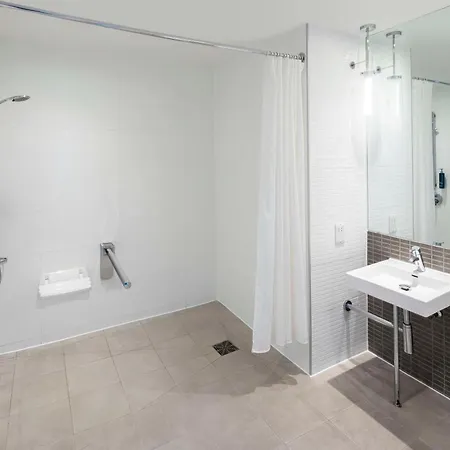 מלון Doubletree By Hilton 4*