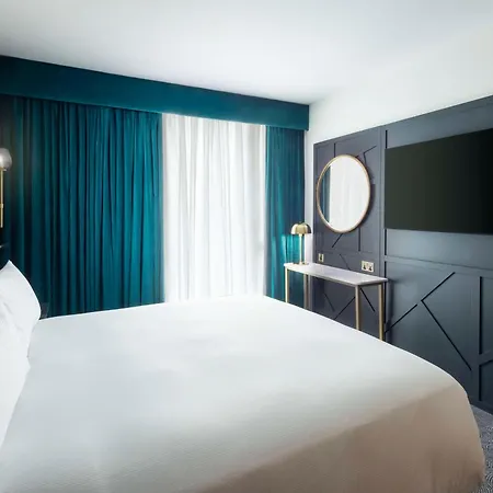 Doubletree By Hilton מלון לידס