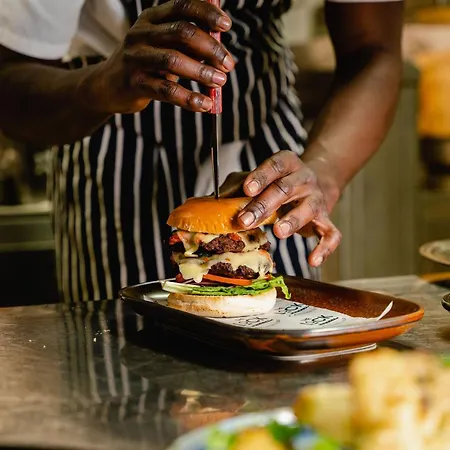 ダブルツリー　バイ　ヒルトン　リーズ ホテル 4*